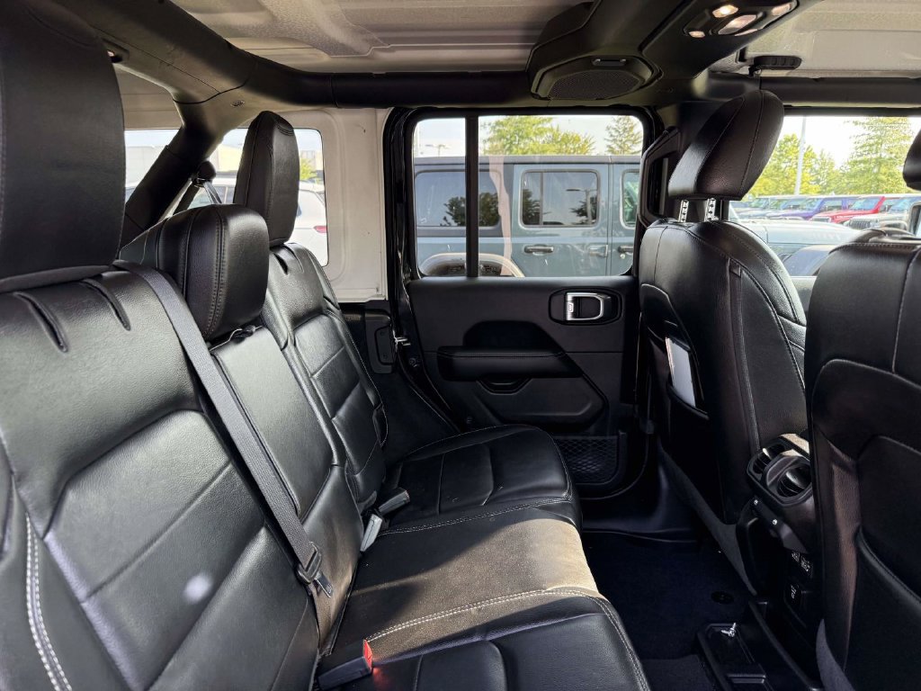 Used 2021 Jeep Wrangler Unlimited Sahara AWD/4WD image 16