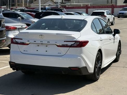 Used 2025 Toyota Camry SE FWD image 4