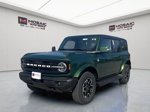 New 2025 Ford Bronco Outer Banks AWD/4WD image 2