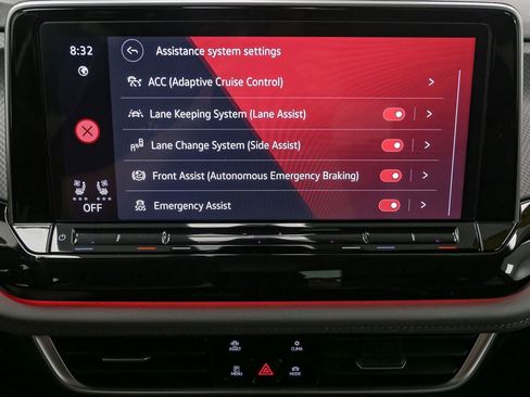 Certified 2025 Volkswagen Atlas Peak Edition SE AWD/4WD image 32