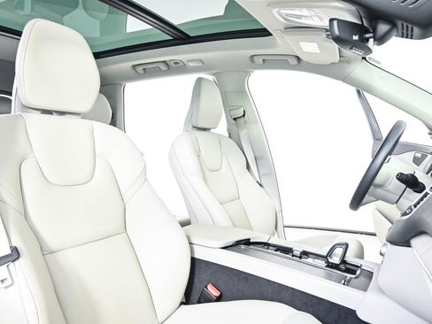 Certified 2024 Volvo XC90 B6 Plus w/ Protection Package Premier AWD/4WD image 23