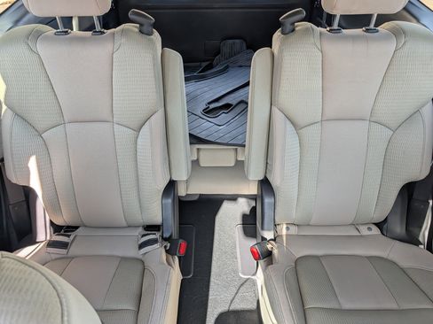 Used 2022 Subaru Ascent Premium w/ Convenience Package image 13