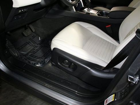 Used 2023 Land Rover Discovery Sport SE image 25