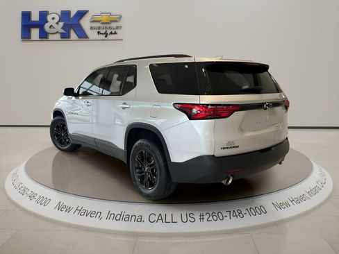 Used 2022 Chevrolet Traverse LT w/ Midnight/Sport Edition FWD image 4
