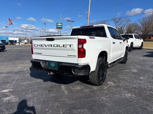 Used 2024 Chevrolet Silverado 1500 Custom Trail Boss w/ LPO, Dark Essentials Package image 5