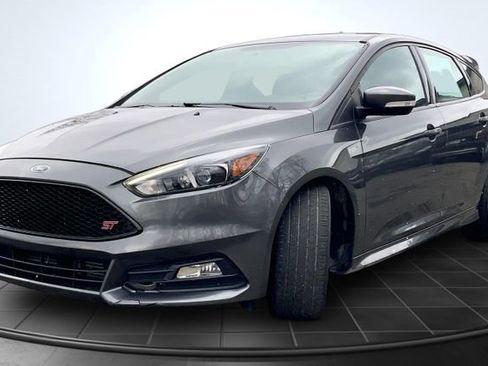 Used 2018 Ford Focus ST w/ Equipment Group 401A image 4