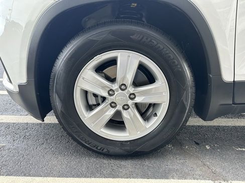 Used 2020 Chevrolet Trax LS w/ Tint and Cruise Package image 39