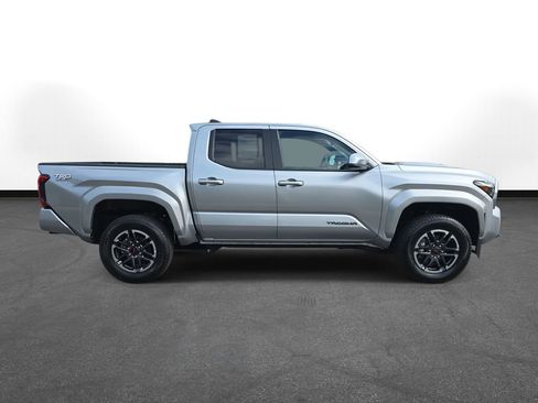 Used 2025 Toyota Tacoma TRD Sport image 4