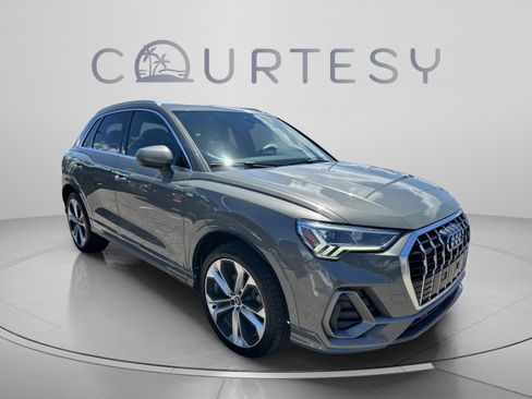 Used 2019 Audi Q3 2.0T Premium Plus w/ Premium Plus Package AWD/4WD image 6