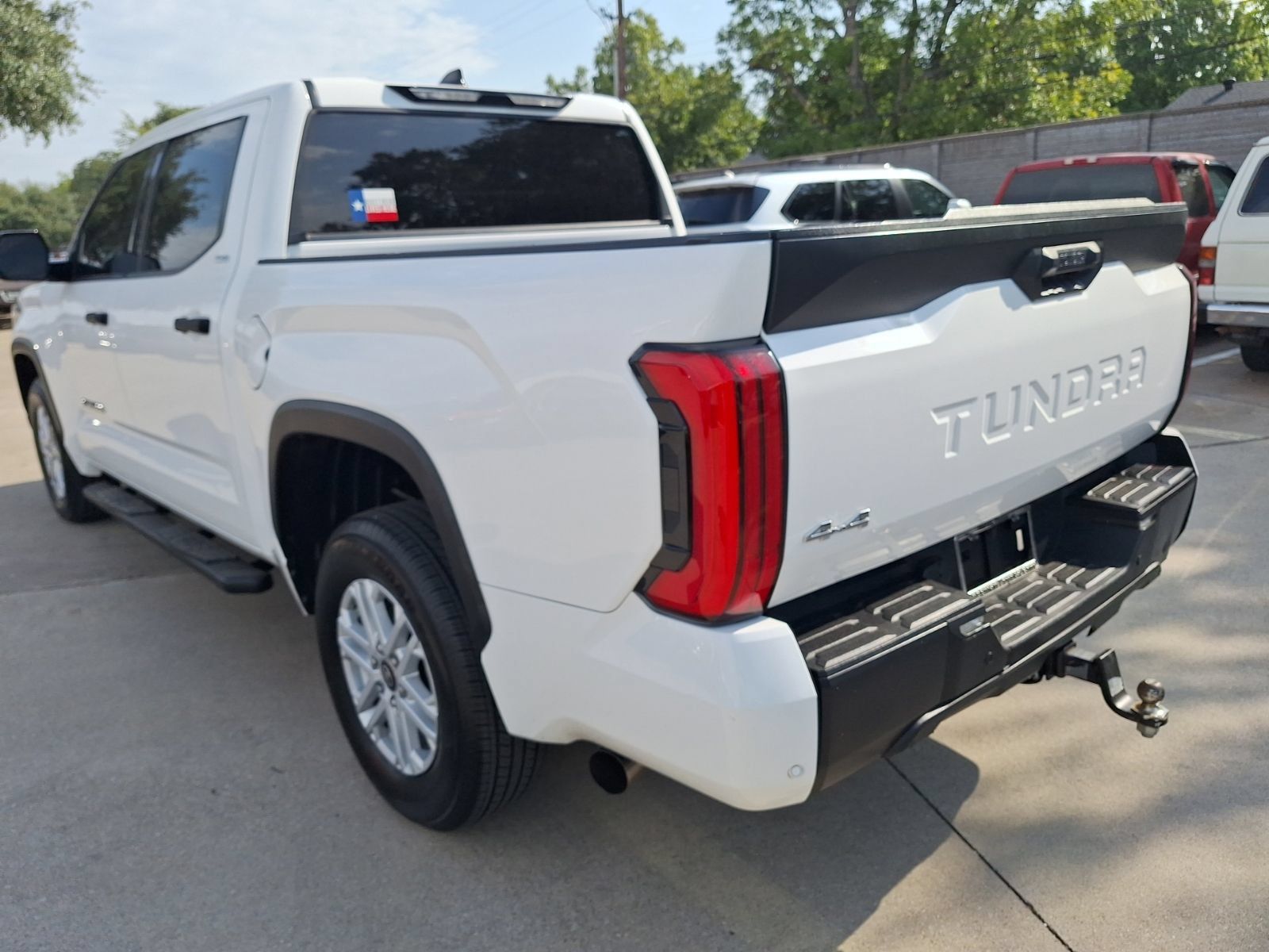 Used 2022 Toyota Tundra SR5 w/ SR5 Convenience Package AWD/4WD image 4