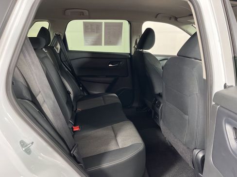 Used 2024 Nissan Rogue SV image 8