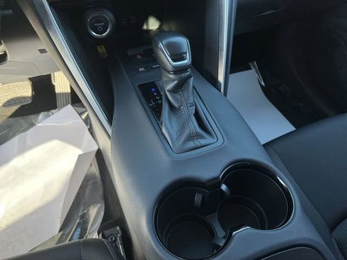 Used 2024 Toyota Venza LE image 17