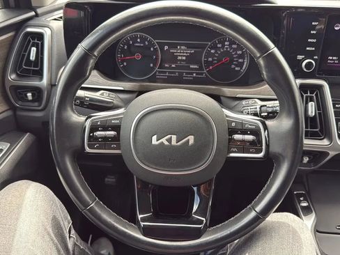 Used 2022 Kia Sorento S w/ Panoramic Sunroof Package image 10