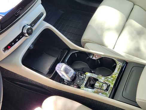 New 2026 Volvo XC40 B5 Ultra w/ Protection Package Premier image 20