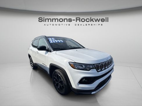 Used 2025 Jeep Compass Limited AWD/4WD image 4