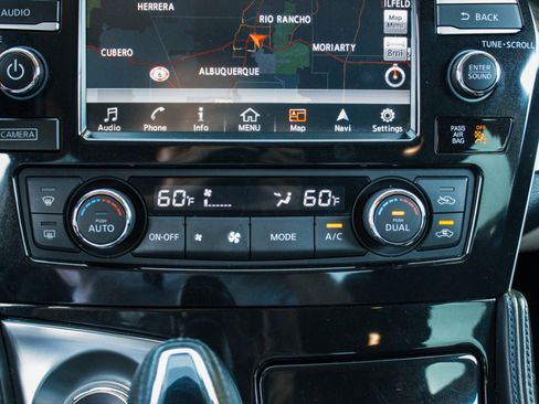 Used 2016 Nissan Maxima SR FWD image 19