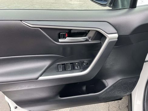 Used 2025 Toyota RAV4 XLE image 26