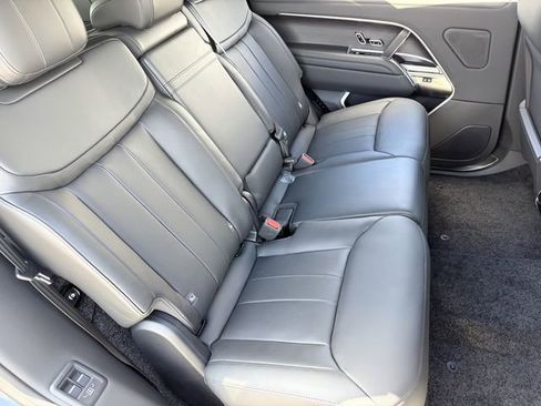 New 2026 Land Rover Range Rover Long Wheelbase SE AWD/4WD image 13