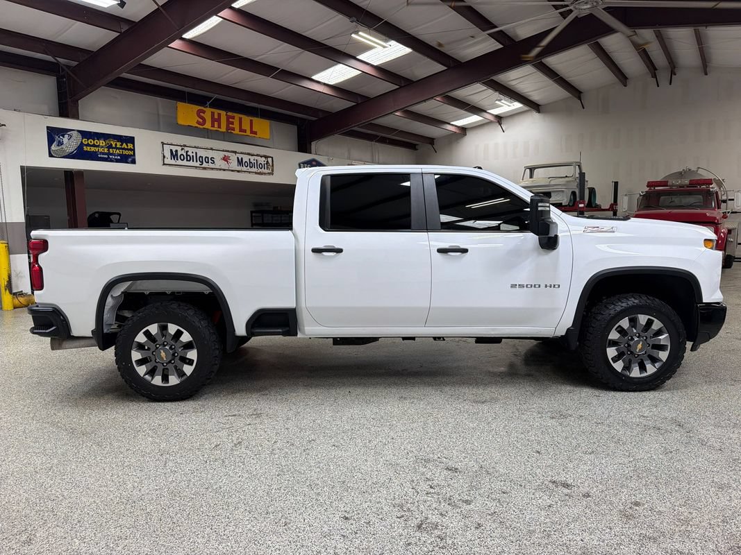 Used 2024 Chevrolet Silverado 2500 Custom w/ Custom Value Package AWD/4WD image 9