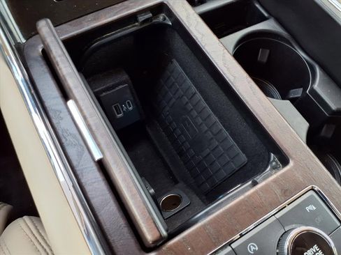 Used 2020 Lincoln Navigator Reserve w/ Equipment Group 208A Reserve image 12