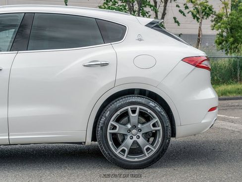 Used 2017 Maserati Levante S AWD/4WD image 5