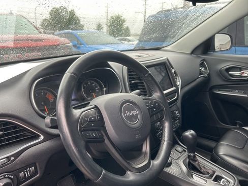 Used 2019 Jeep Cherokee Trailhawk w/ Cold Weather Group AWD/4WD image 12