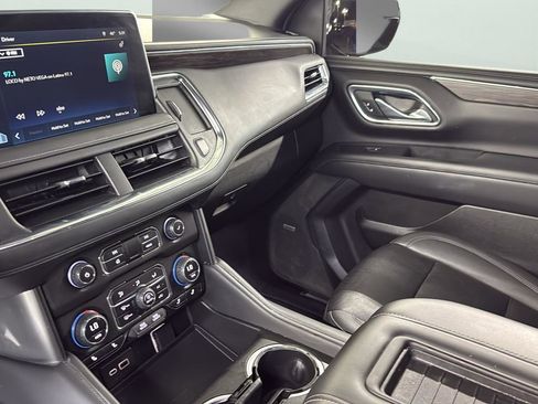 Used 2023 Chevrolet Suburban Z71 w/ Luxury Package image 20