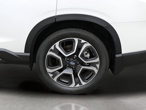 Used 2024 Subaru Ascent Touring w/ Popular Package #2 AWD/4WD image 9