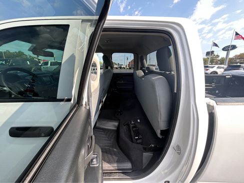Used 2017 RAM 1500 Express RWD image 9
