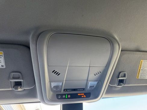 Used 2021 Chevrolet Equinox LS w/ LS Convenience Package image 26