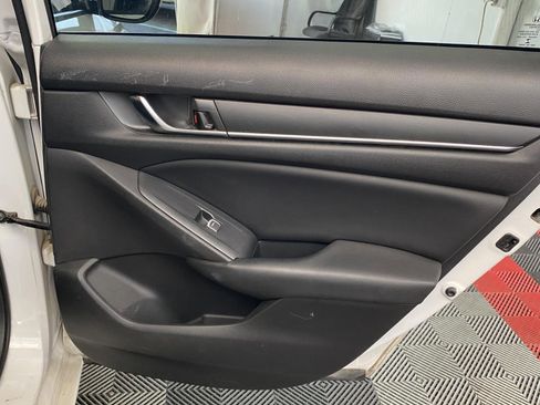 Used 2018 Honda Accord Sport image 10
