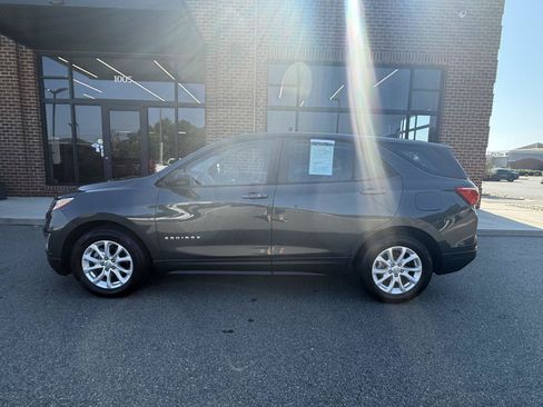 Used 2020 Chevrolet Equinox LS FWD image 3