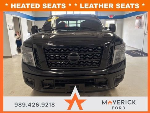 Used 2019 Nissan Titan SL image 2