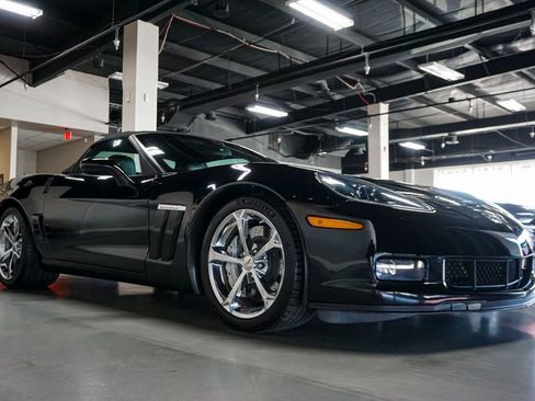 Used 2011 Chevrolet Corvette Grand Sport w/ Preferred Equipment Group image 2
