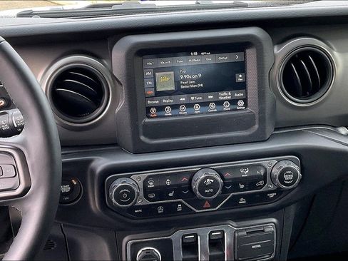 Certified 2022 Jeep Wrangler Willys image 6