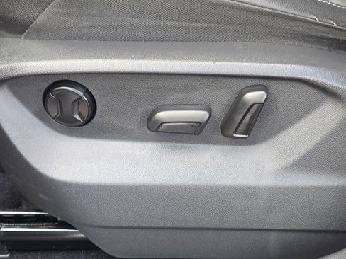 Used 2019 Volkswagen Tiguan SE w/ 3rd Row Seat Package image 40