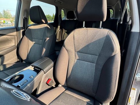 Used 2025 Nissan Rogue SV FWD image 34