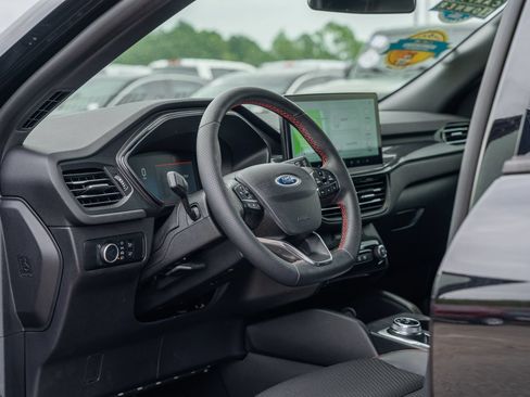 Used 2025 Ford Escape ST-Line w/ Tech Pack #1 FWD image 21