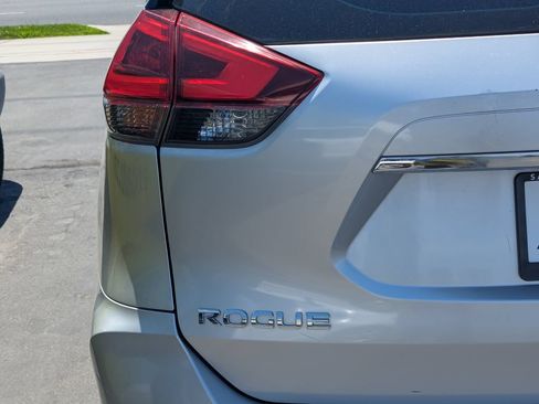 Used 2019 Nissan Rogue S FWD image 5