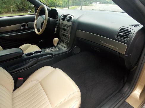 Used 2005 Ford Thunderbird RWD image 8