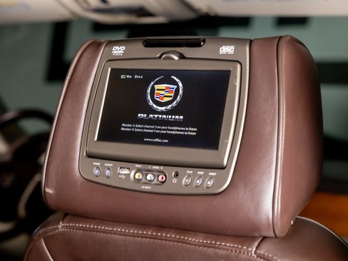 Used 2014 Cadillac Escalade Platinum image 25