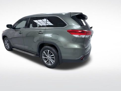 Used 2019 Toyota Highlander XLE AWD/4WD image 6