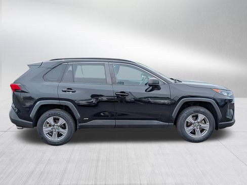 Used 2022 Toyota RAV4 LE AWD/4WD image 8