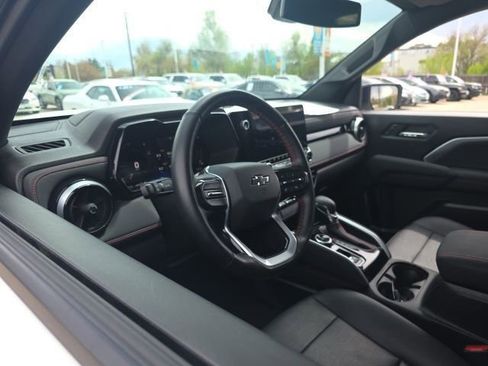 Used 2024 Chevrolet Colorado Z71 w/ Z71 Convenience Package 2 image 9