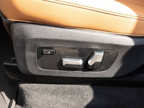 Used 2025 BMW X7 xDrive40i w/ M Sport Package AWD/4WD image 49