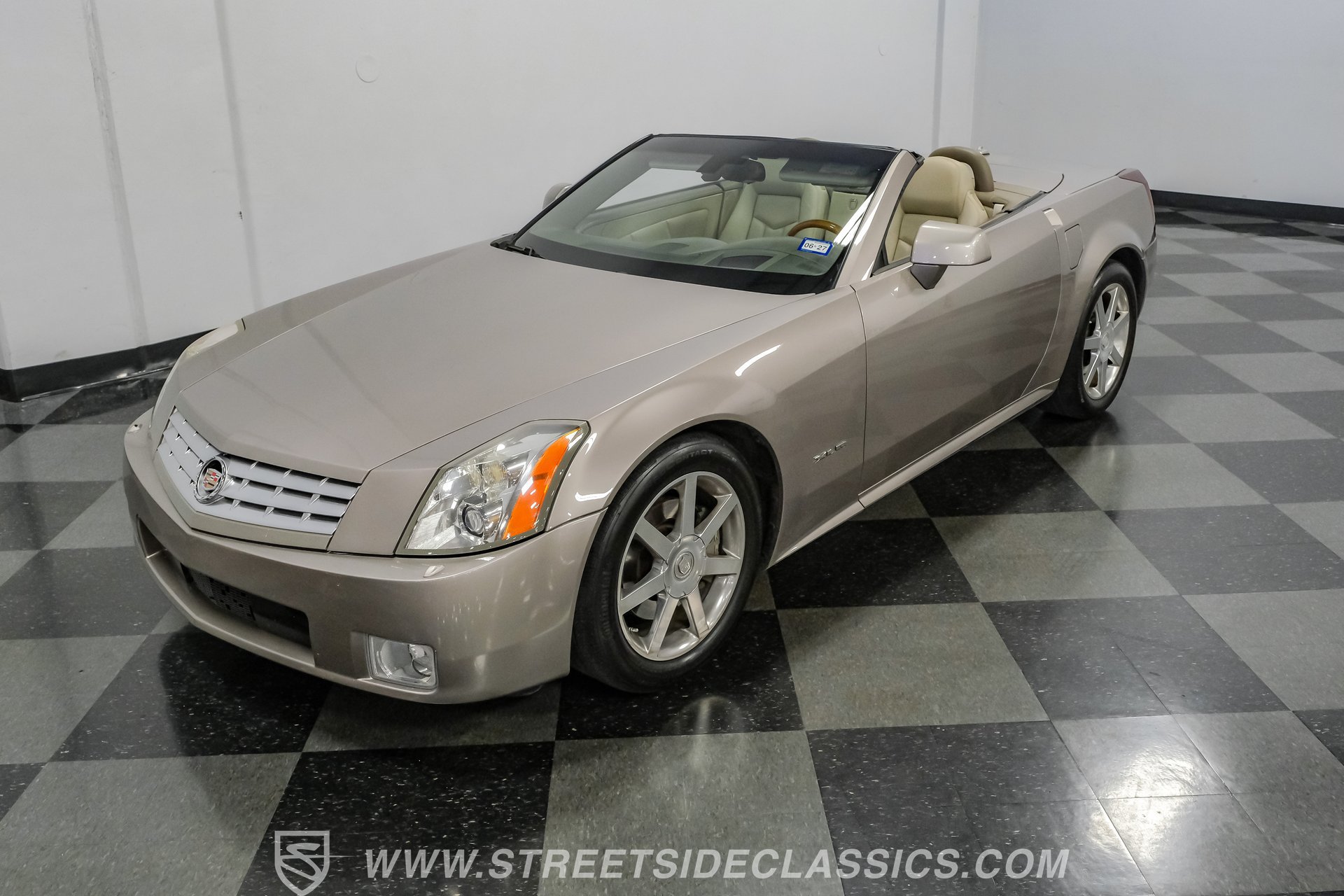 Used 2005 Cadillac XLR RWD image 35