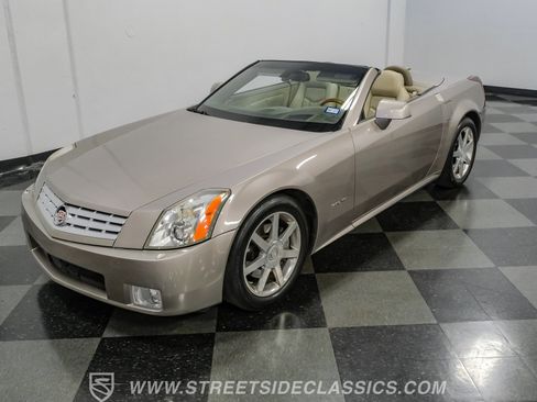 Used 2005 Cadillac XLR RWD image 35