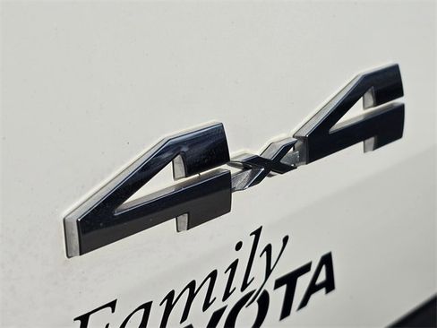 Used 2022 Toyota Tundra SR5 w/ SR5 Convenience Package image 8