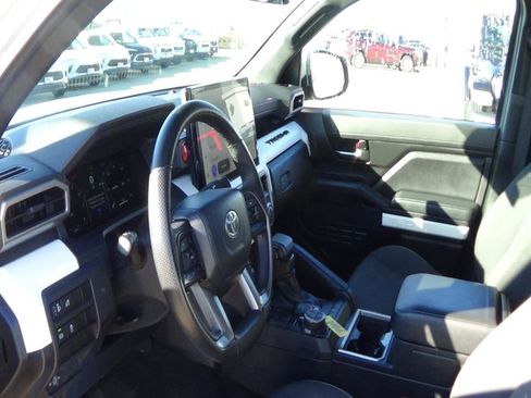 Used 2024 Toyota Tacoma TRD Off-Road image 16