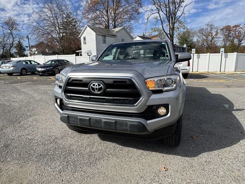 Used 2016 Toyota Tacoma SR5 w/ SR5 Appearance Package (SN) image 2